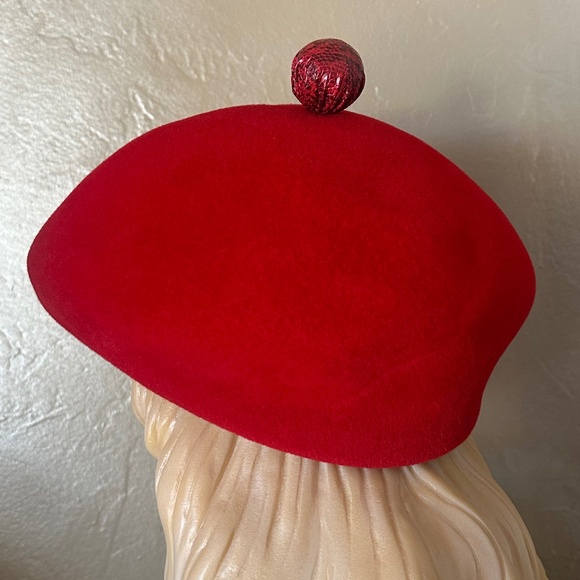 ICONIC 1960's DESIGNER RED FELT 'NEWSBOY' STYLE HAT + FAUX SNAKE BRIM & BUTTON - Picture 8 of 14